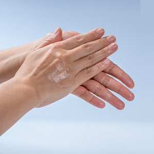 El Uso del Gel Antibacterial es Sencillo y Fácil